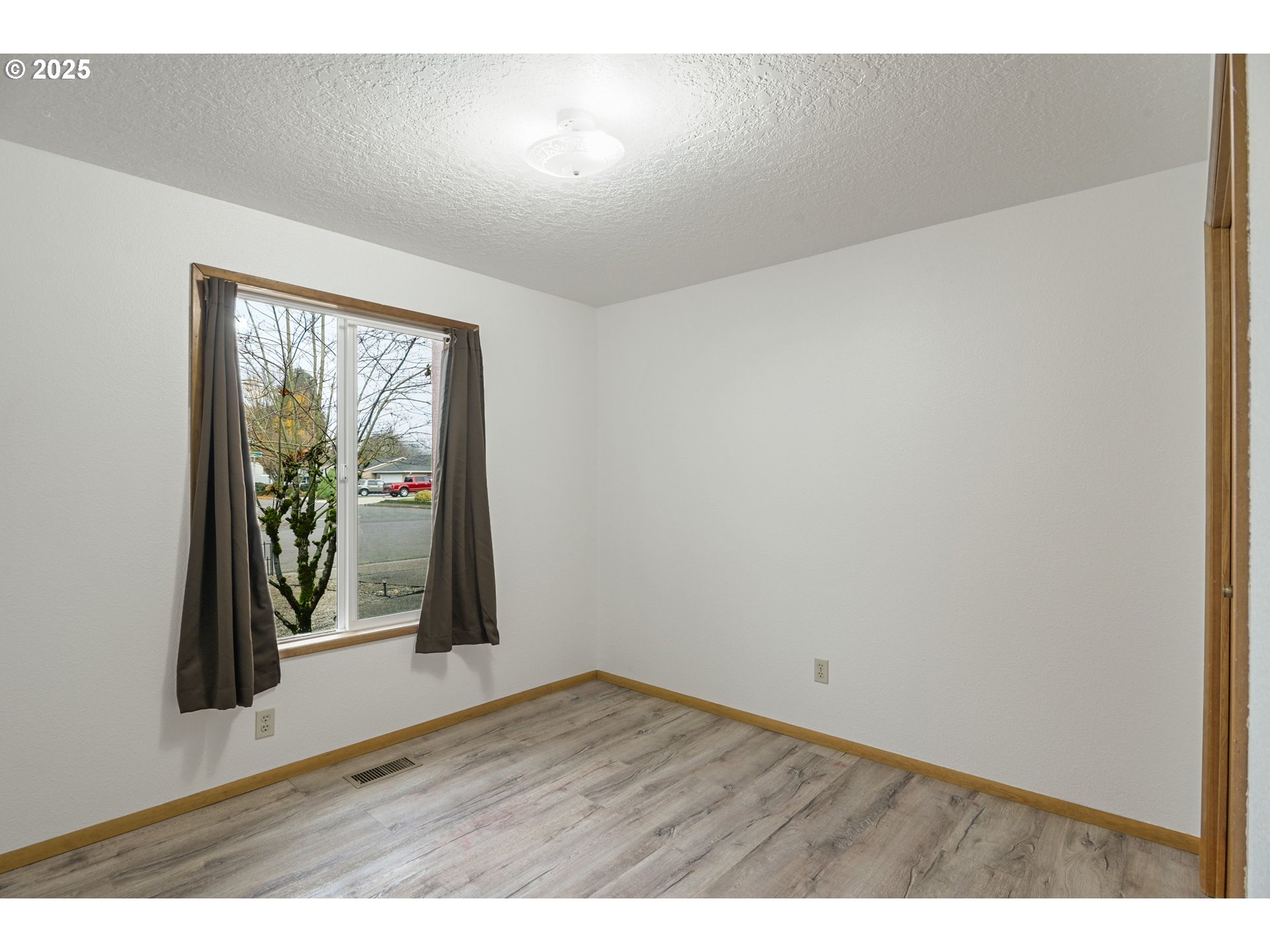 325 Southwest 12th Avenue Canby, OR 97013 - Photo 18 of 37