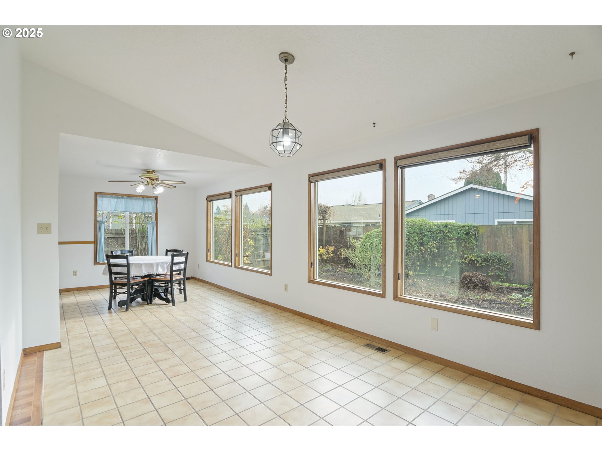 325 Southwest 12th Avenue Canby, OR 97013 - Photo 9 of 37