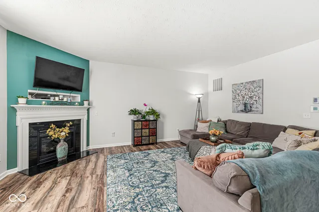 $475,000 | 7821 Wedgetail Drive, Zionsville, IN 46077