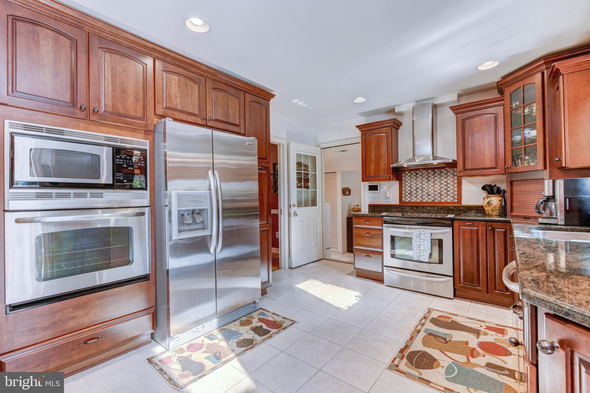 4500 Highway 212 Riegelsville, PA 18077 - Photo 12 of 45 Expansive cabinetry and prep space