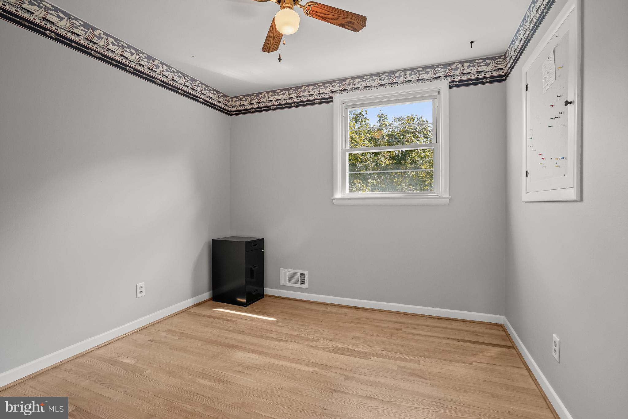 604 Pin Oak Road Severna Park, MD 21146 - Photo 16 of 41 Bedroom
