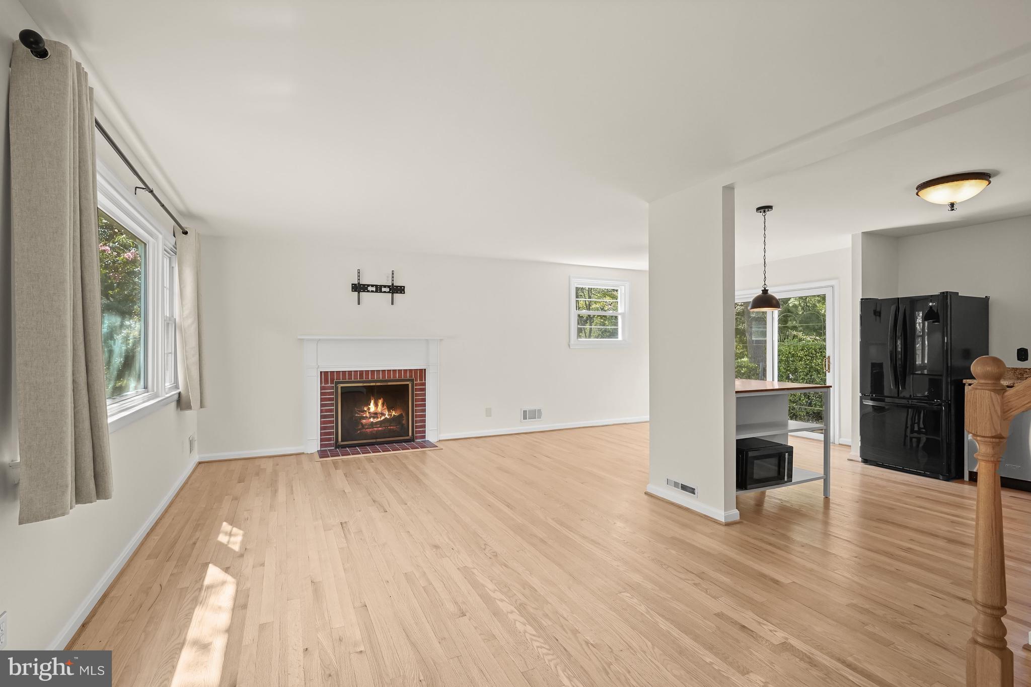 604 Pin Oak Road Severna Park, MD 21146 - Photo 6 of 41 Living Room
