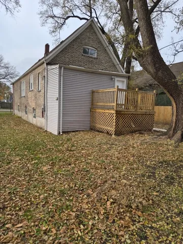 a house view with a outdoor space
