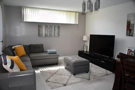 8320 Trent Court, Unit C Boca Raton, FL 33433 - Photo 3 of 11 thumbnail_bb71f474-fdc6-42b6-ba8d-fd7bab