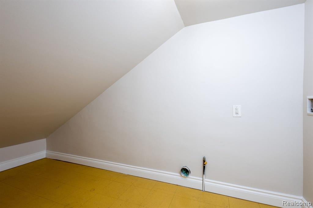 21770 Ryan (upper Unit) Road Warren, MI 48091 - Photo 17 of 28