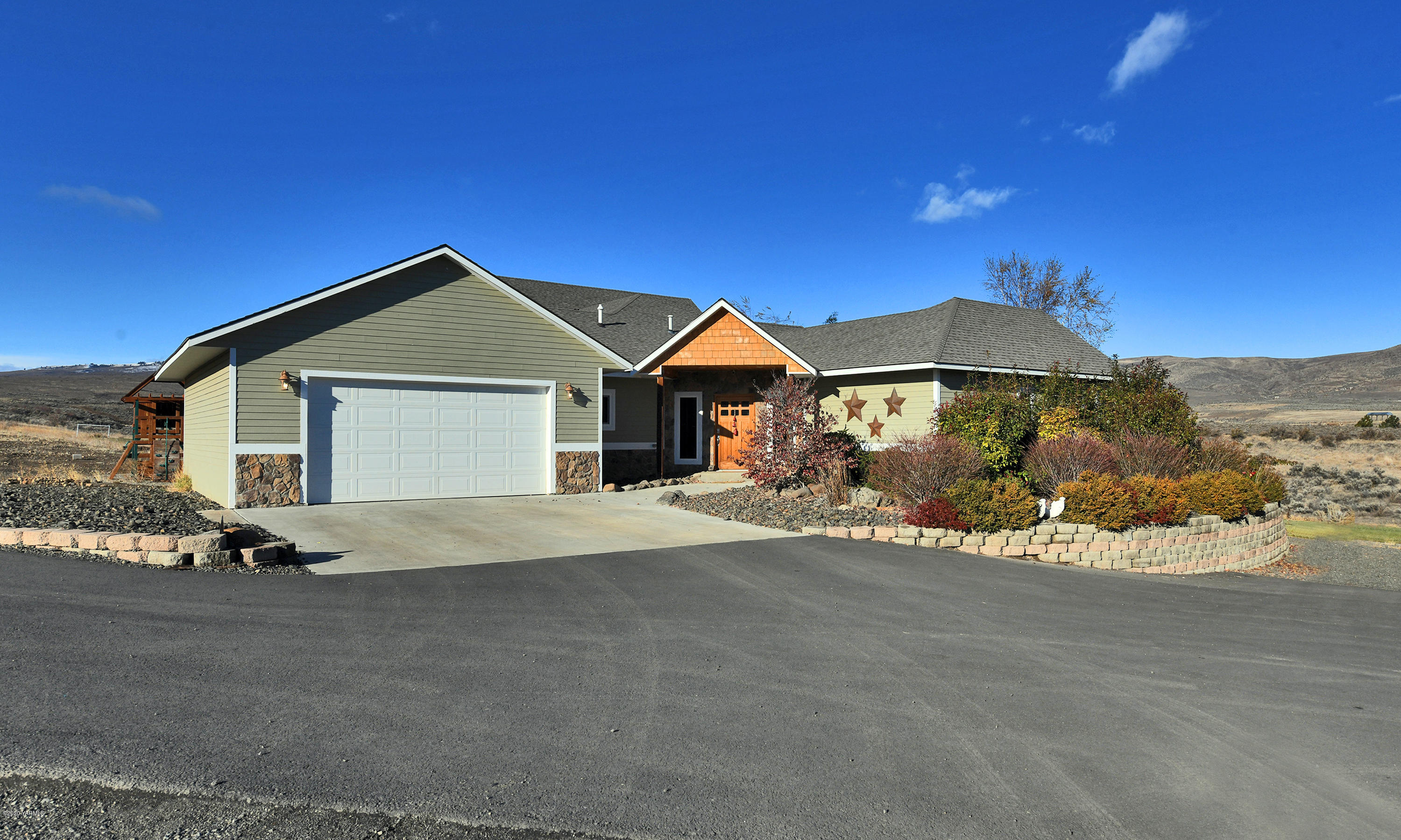 451 Black Hawk Road Yakima, WA 98908 - Photo 1 of 27 a front view of a house with a yard and garage