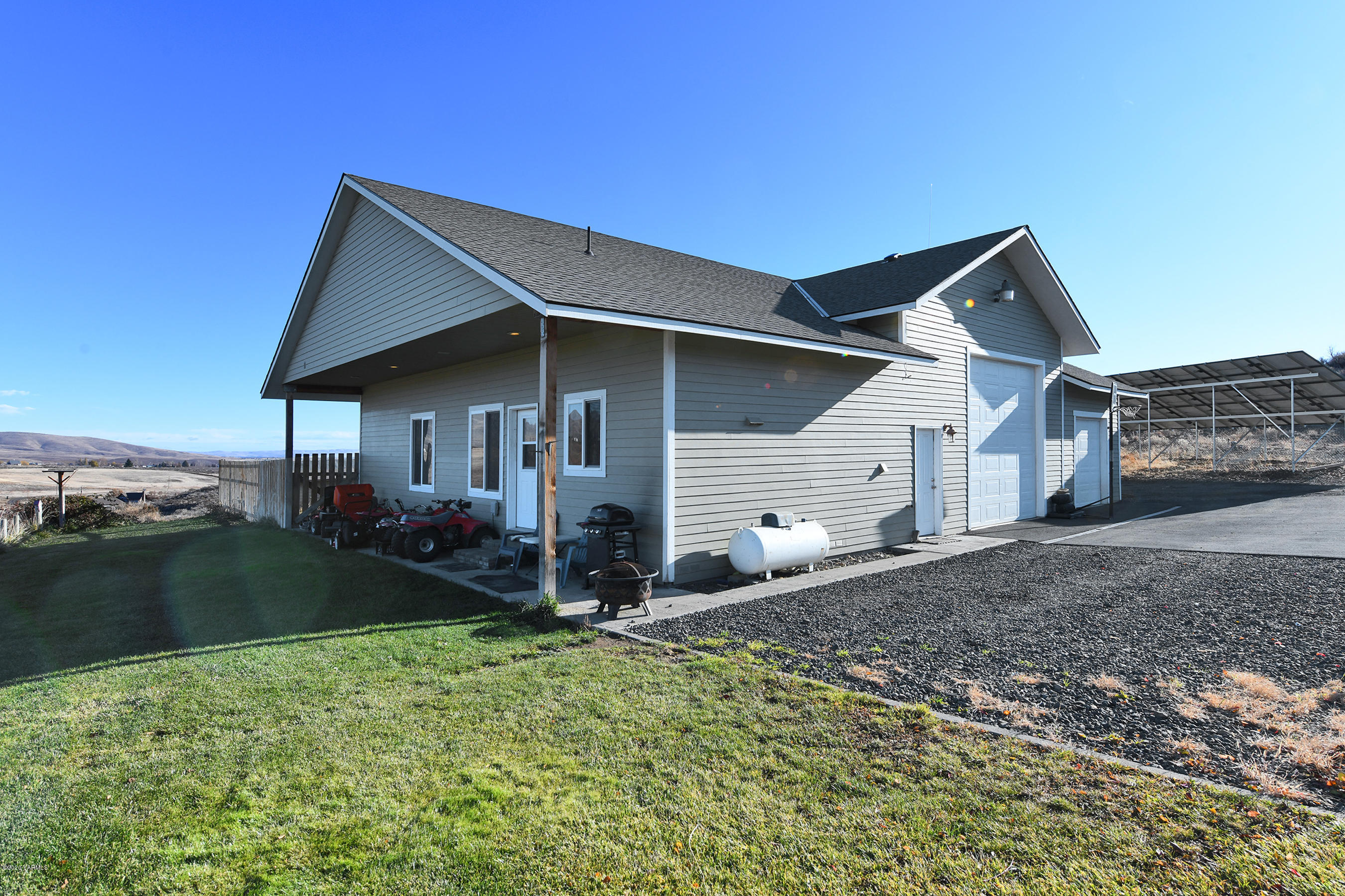 451 Black Hawk Road Yakima, WA 98908 - Photo 17 of 27 a front view of a house with garden