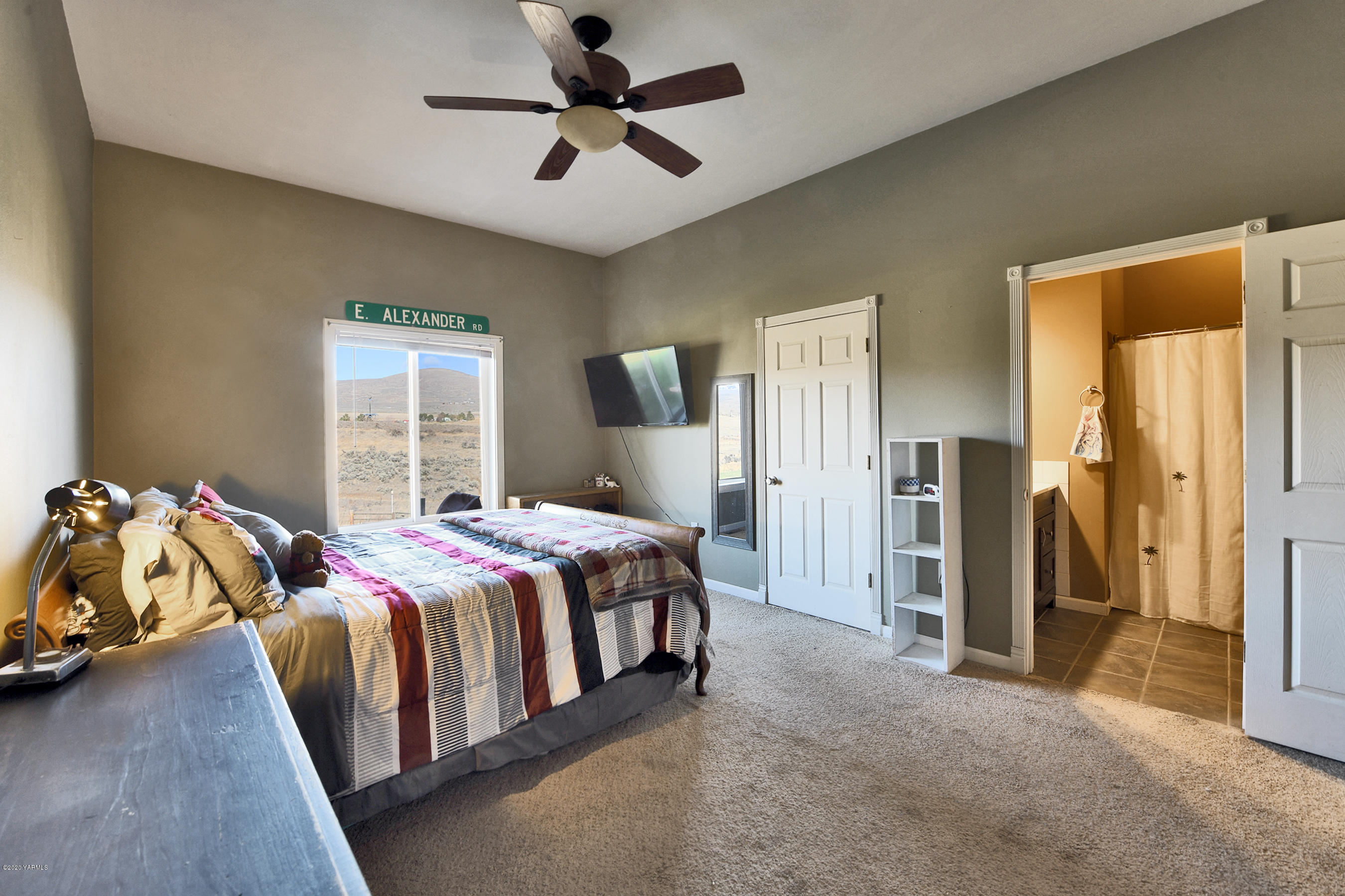 451 Black Hawk Road Yakima, WA 98908 - Photo 19 of 27 a bedroom with a bed and a chandelier