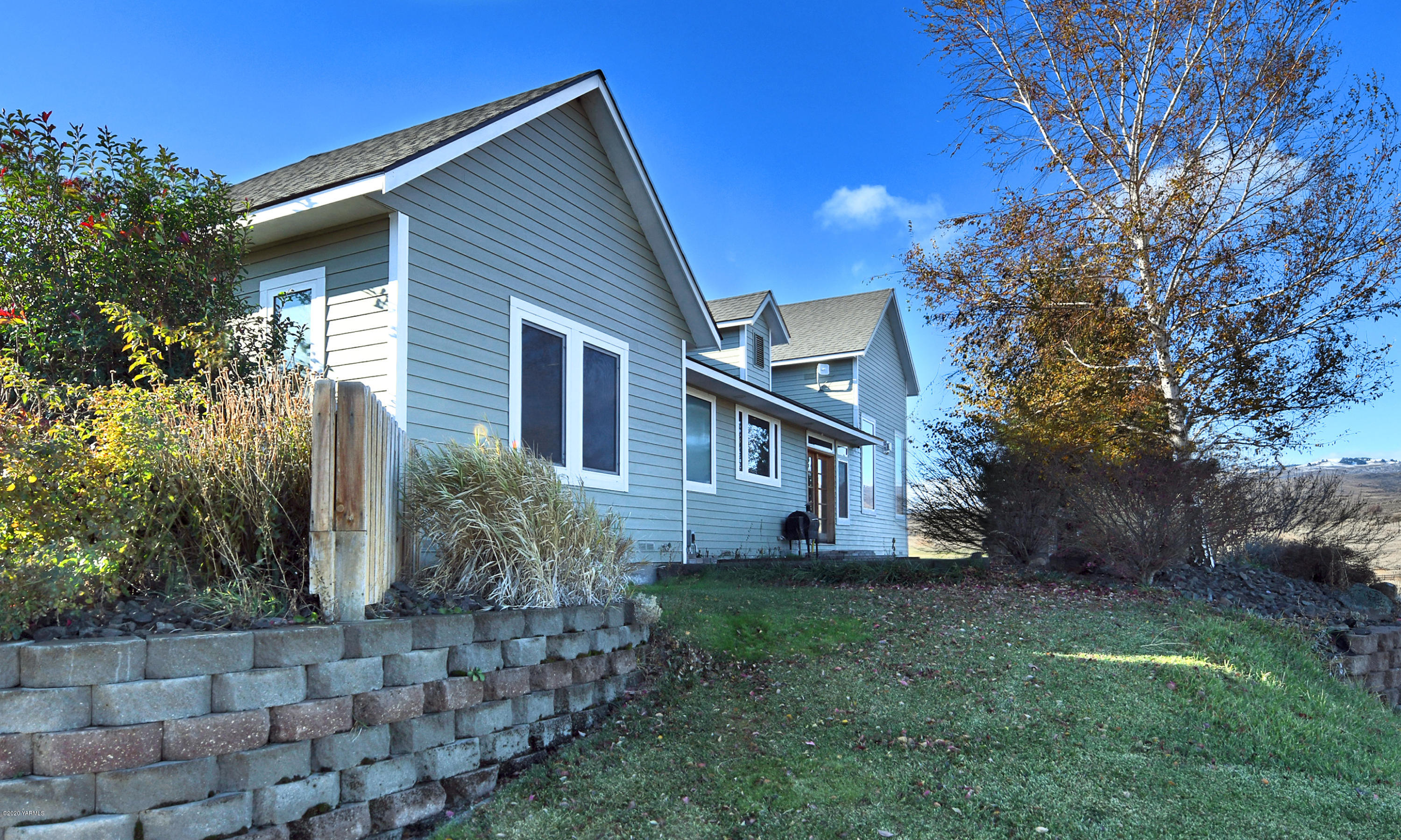 451 Black Hawk Road Yakima, WA 98908 - Photo 22 of 27 a view of a house with yard and plants