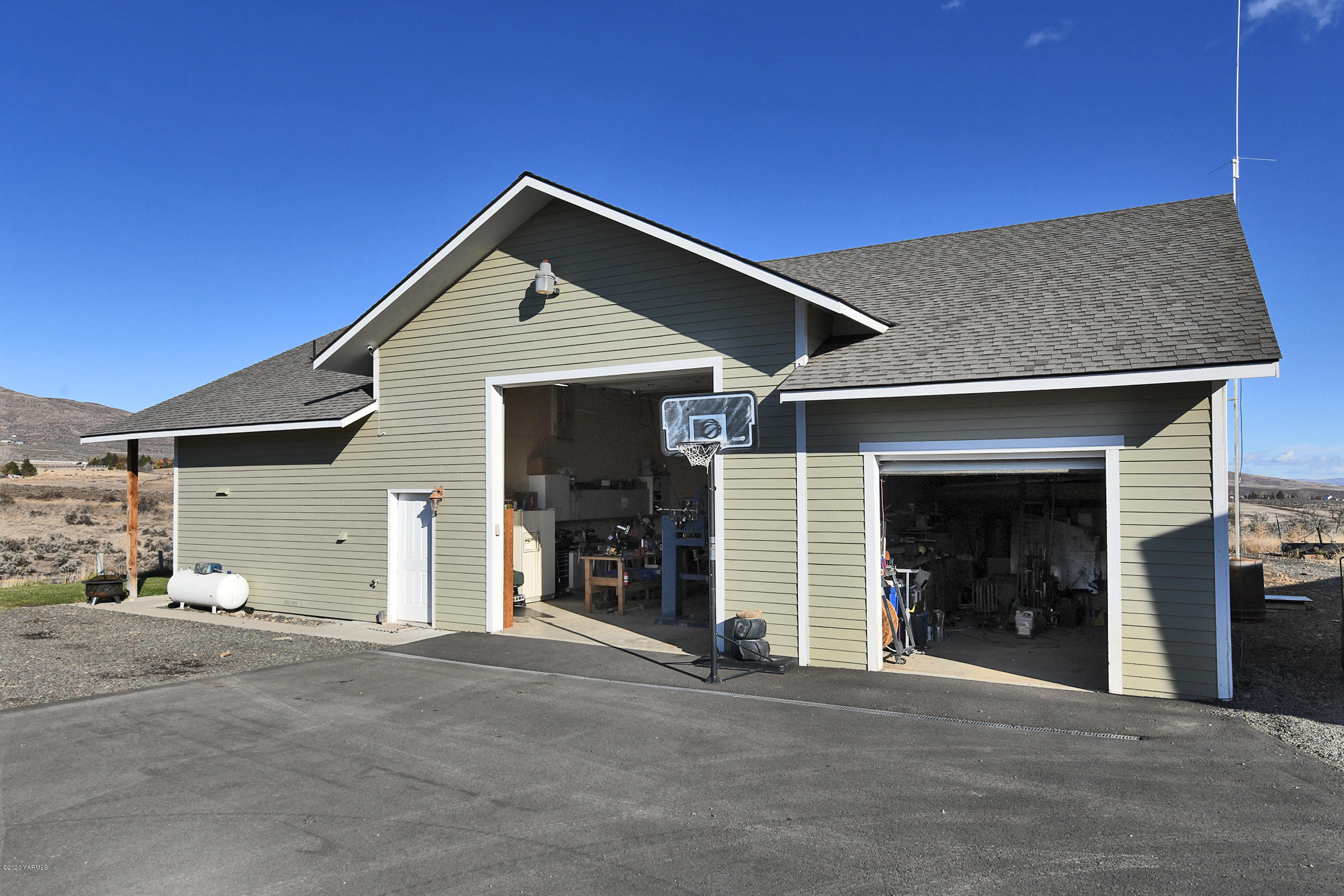 451 Black Hawk Road Yakima, WA 98908 - Photo 24 of 27 a view of a house with a garage