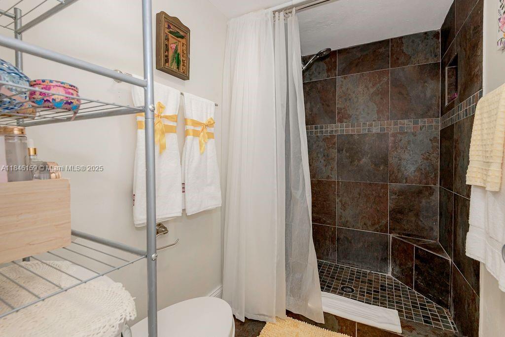 8401 Southwest 107th Avenue, Unit 214E Miami, FL 33173 - Photo 20 of 28 a bathroom with a shower