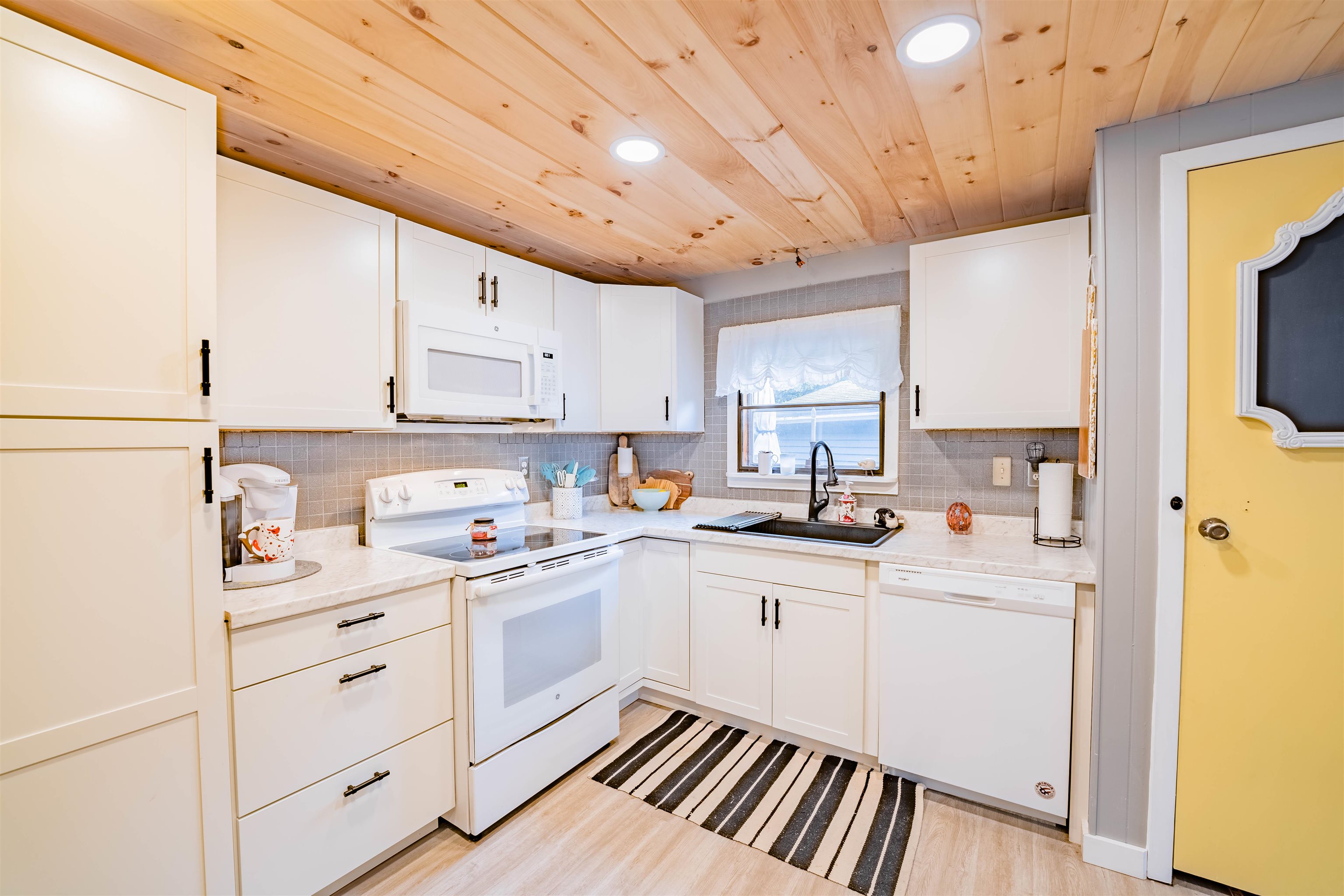 806 Middlewood Road Williston, VT 05495 - Photo 6 of 29 Gallery Image 6