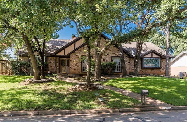 $410,000 | 2500 High Oak Drive, Arlington, TX 76012