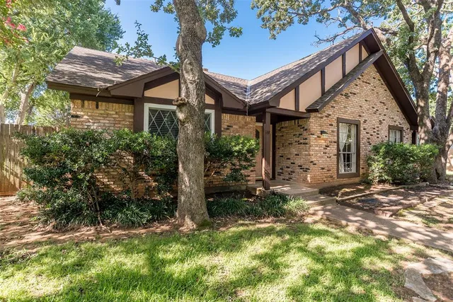 $410,000 | 2500 High Oak Drive, Arlington, TX 76012