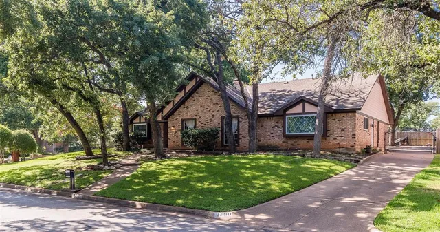$410,000 | 2500 High Oak Drive, Arlington, TX 76012