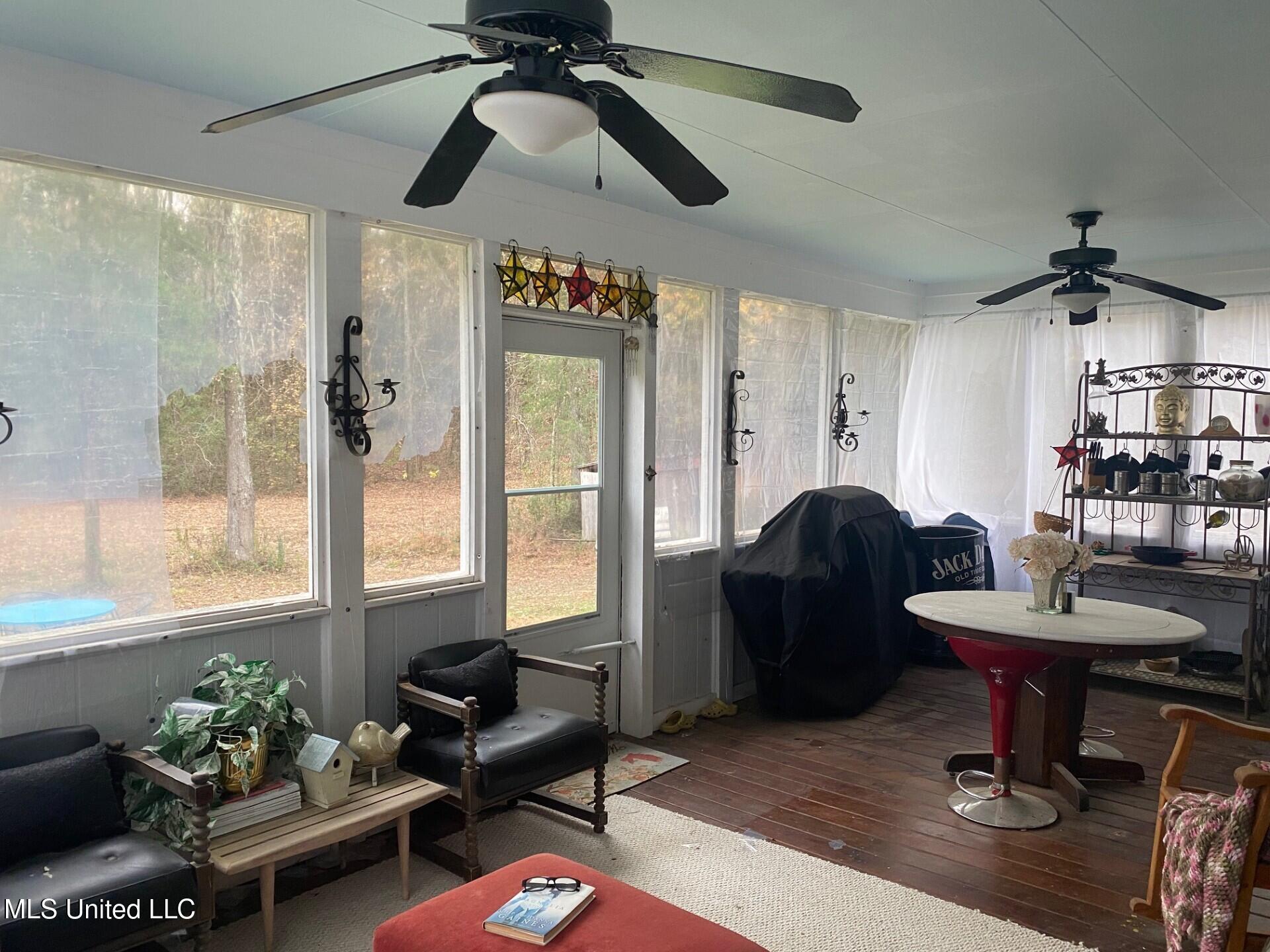 2085 Yellow Dog Road Senatobia, MS 38668 - Photo 33 of 48 Screen in Porch