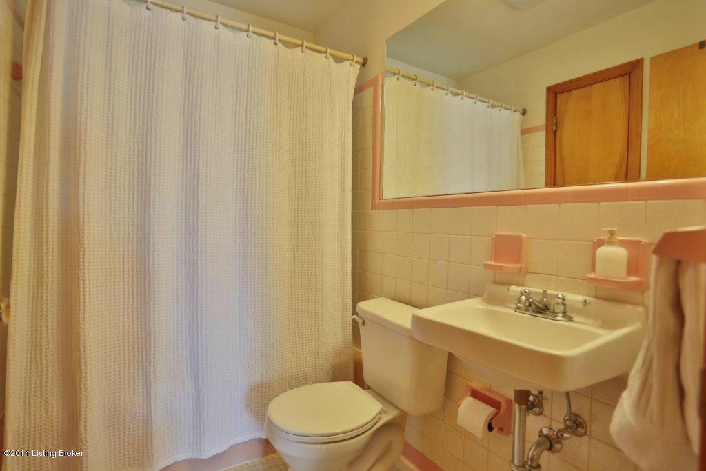 2855 Sheldon Road Louisville, KY 40218 - Photo 18 of 38 JI0A6021