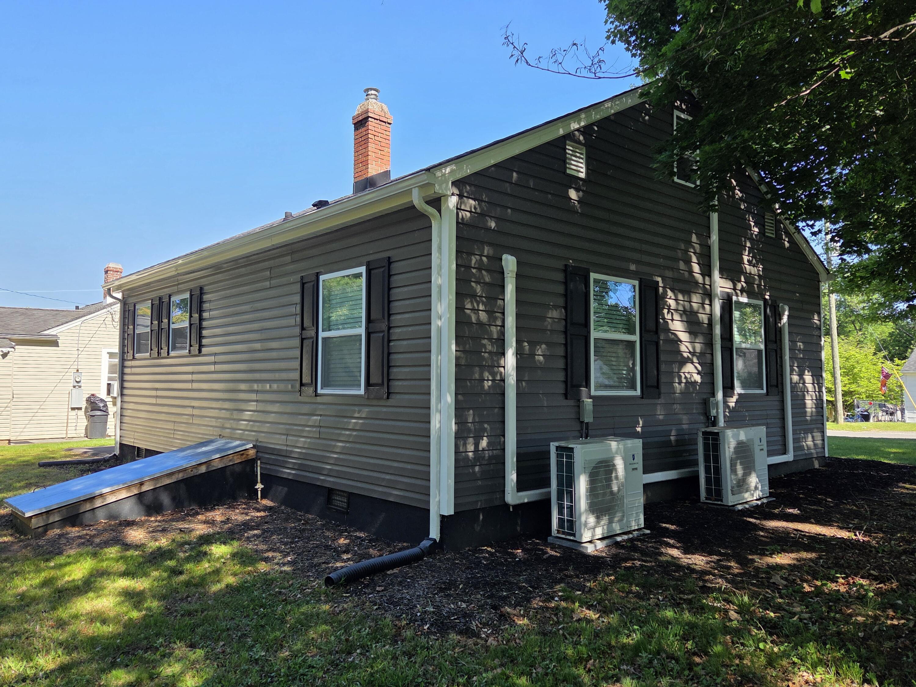1028 Carson Street Radford, VA 24141 - Photo 25 of 31 carson side