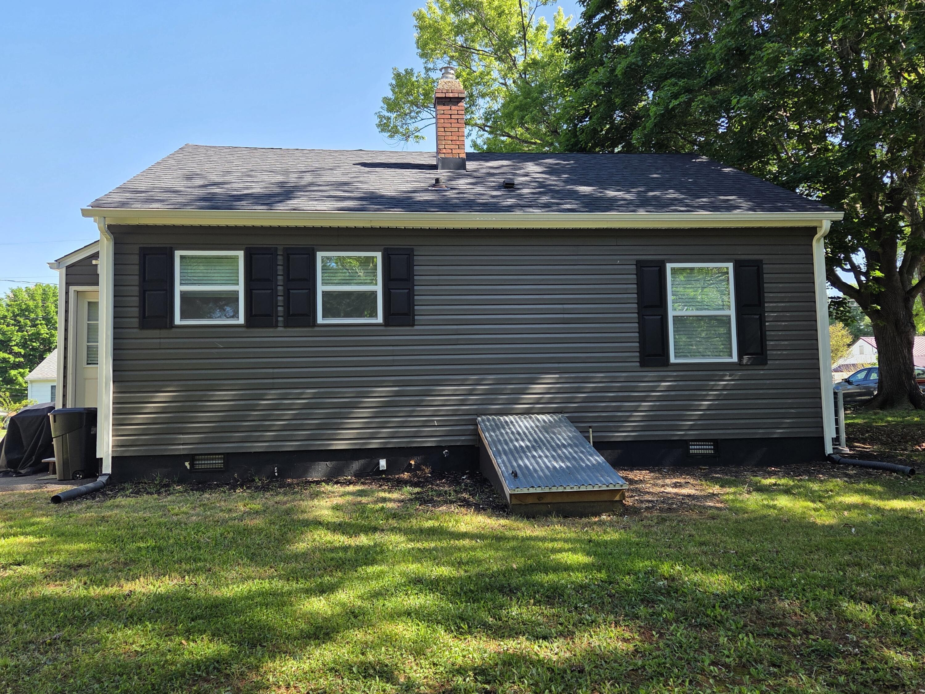 1028 Carson Street Radford, VA 24141 - Photo 26 of 31 carson rear