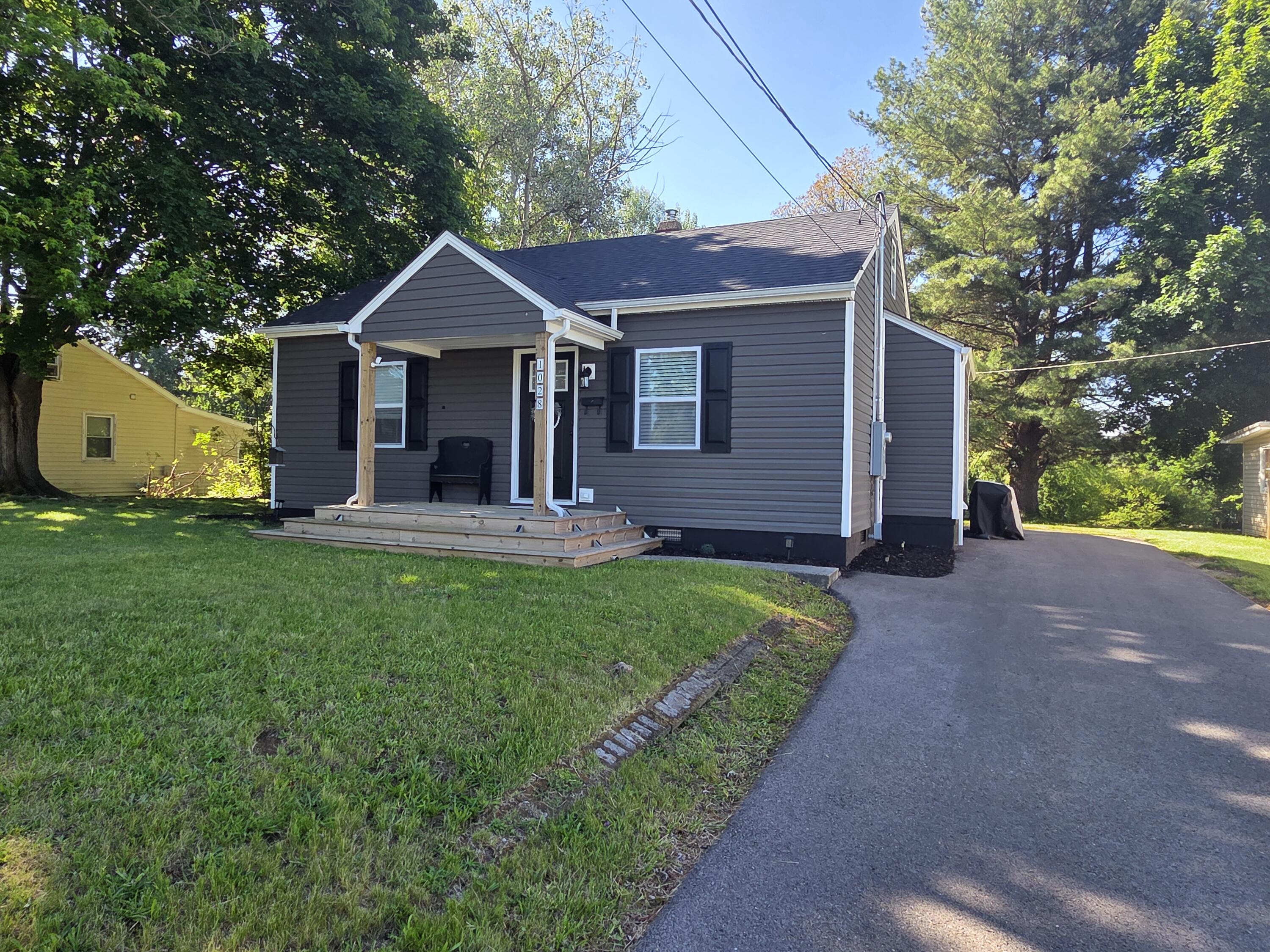 1028 Carson Street Radford, VA 24141 - Photo 28 of 31 carson front 4