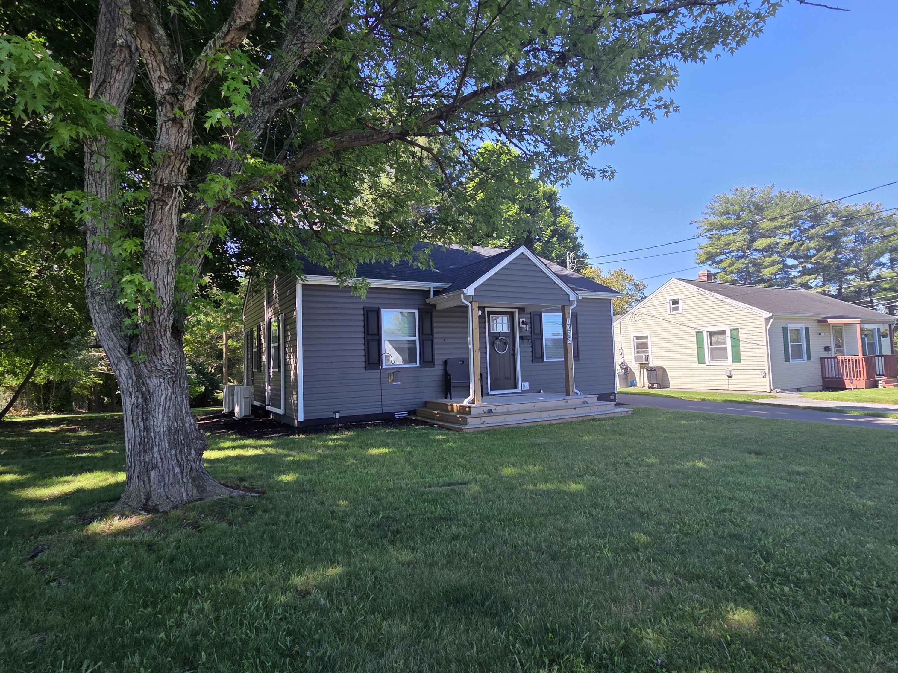 1028 Carson Street Radford, VA 24141 - Photo 30 of 31 carson front 6