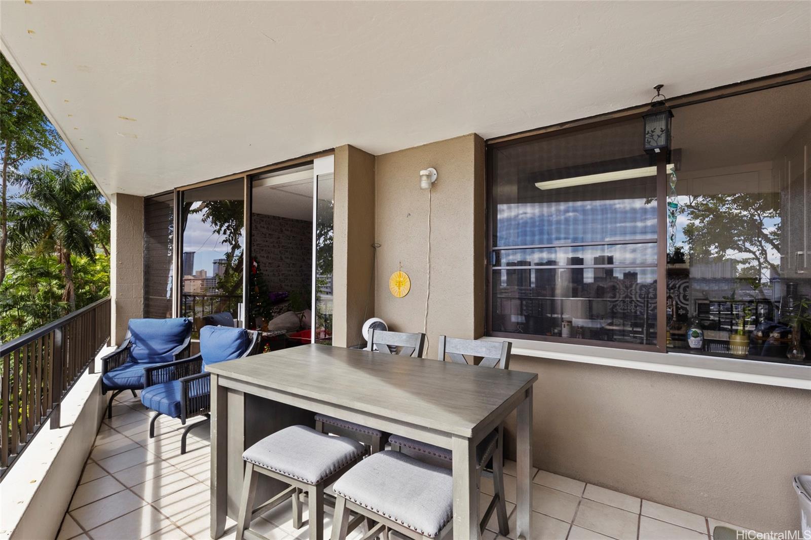965 Prospect Street, Unit 404 Honolulu, HI 96822 - Photo 15 of 24 a outdoor space with furniture