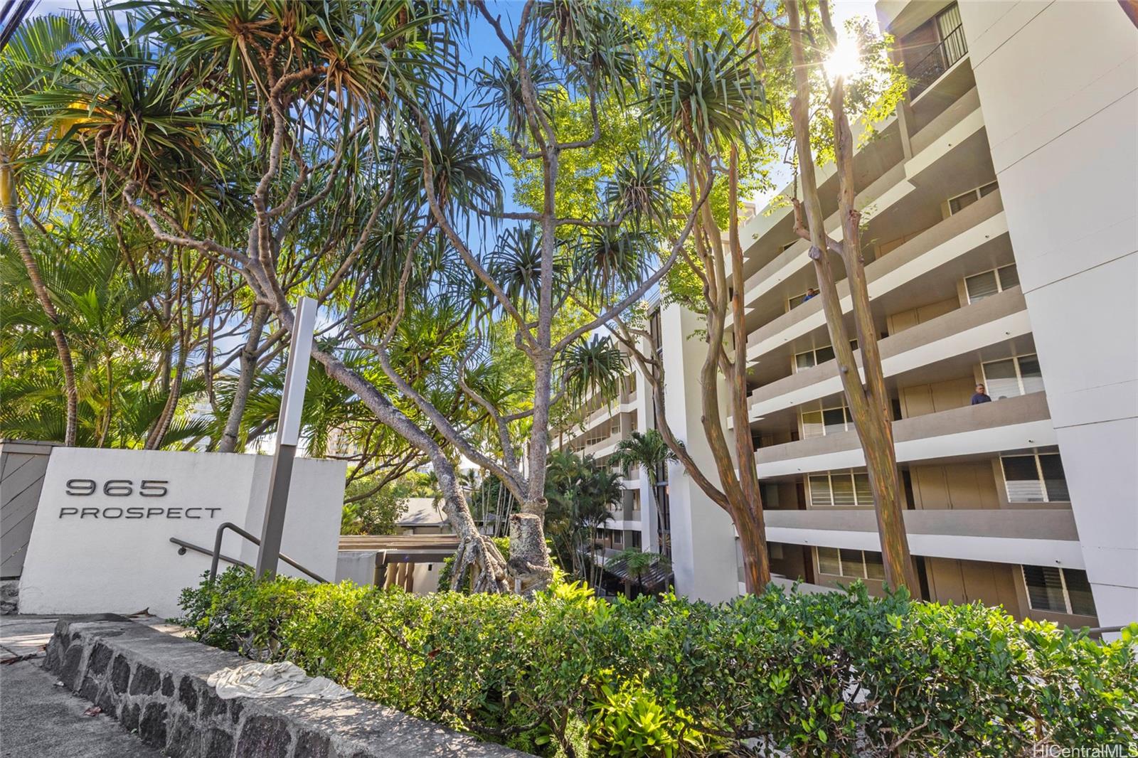 965 Prospect Street, Unit 404 Honolulu, HI 96822 - Photo 16 of 24 front view of a building