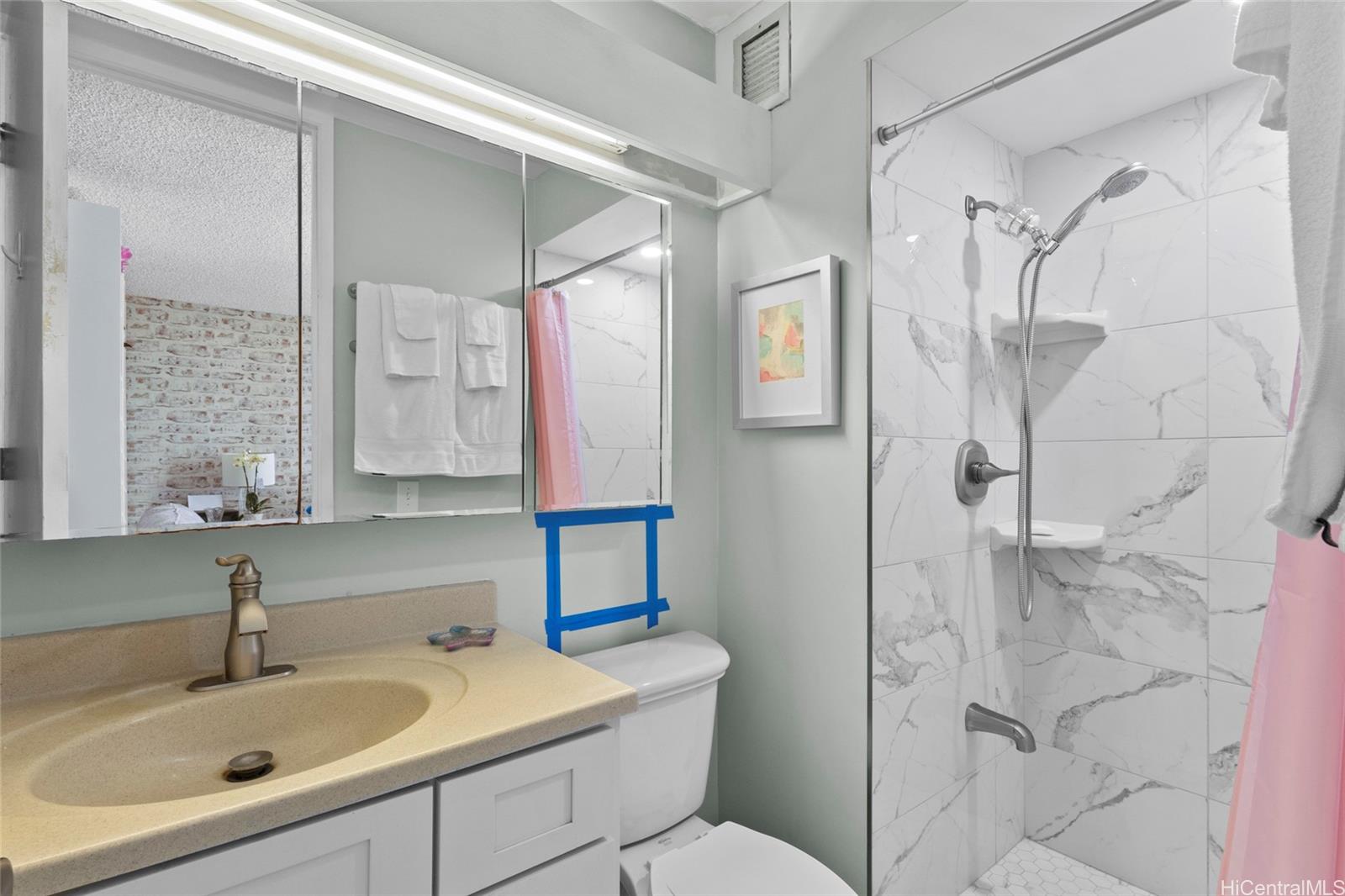 965 Prospect Street, Unit 404 Honolulu, HI 96822 - Photo 9 of 24 a bathroom with a sink toilet and shower