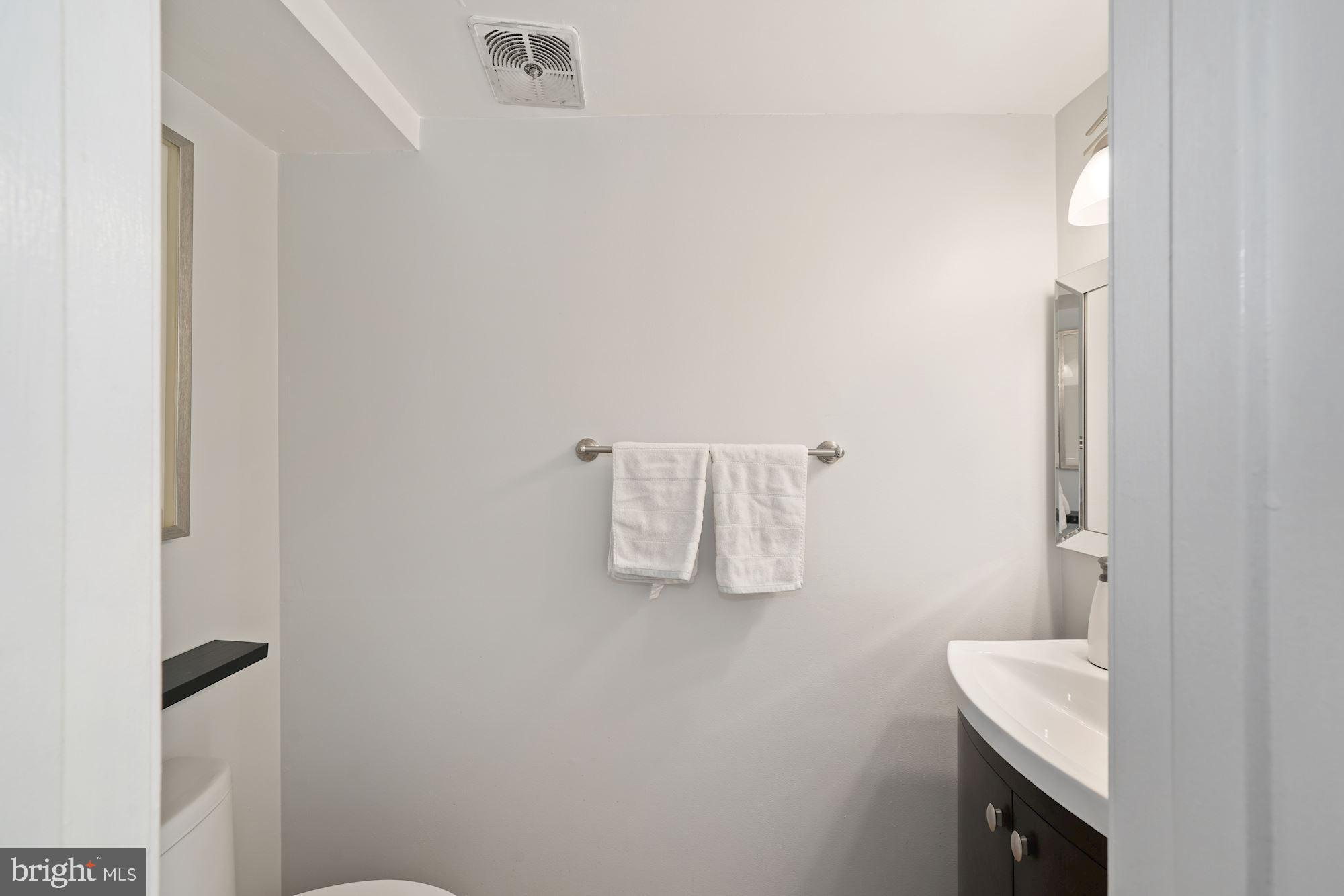 8037 Inverness Ridge Road Potomac, MD 20854 - Photo 16 of 35