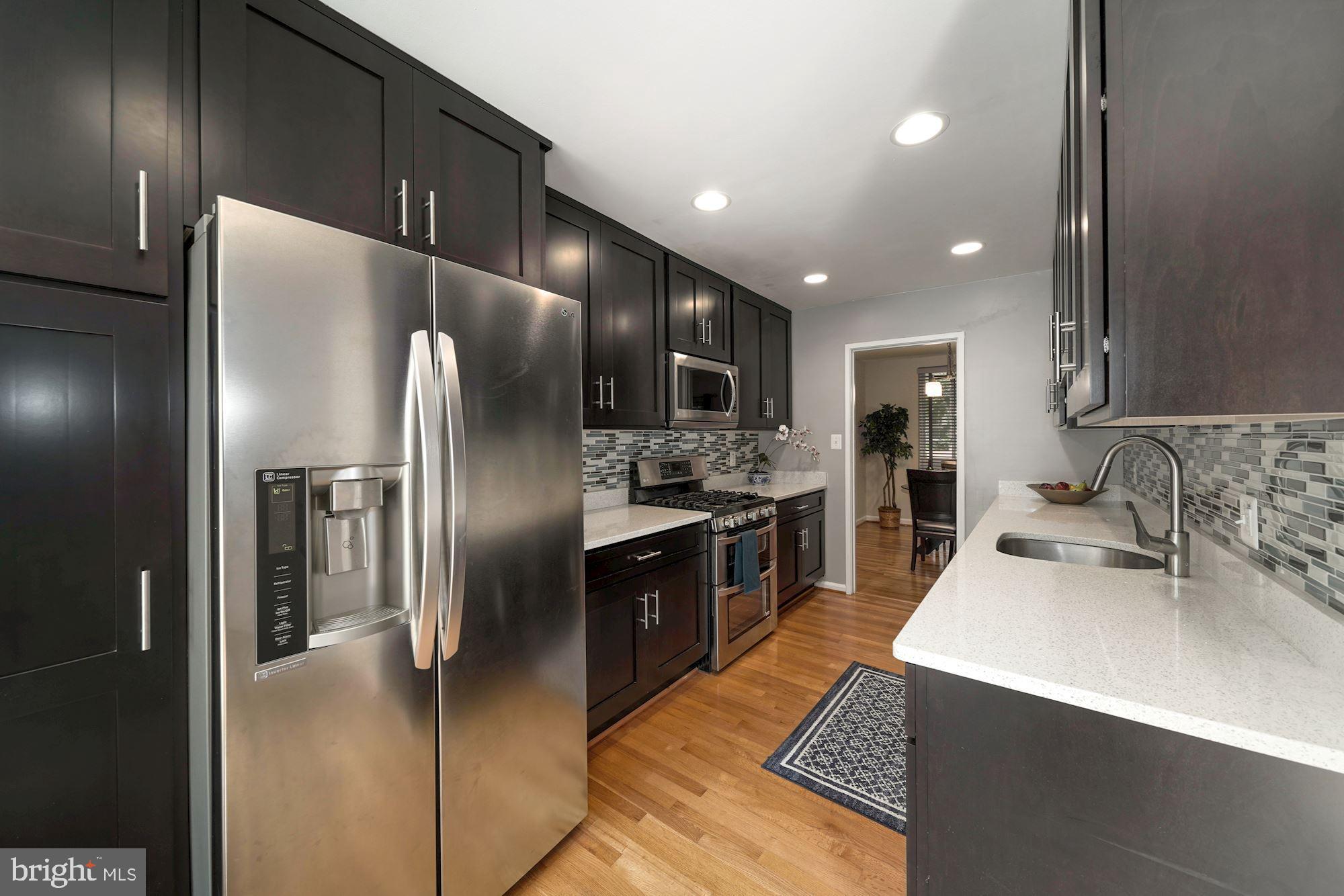 8037 Inverness Ridge Road Potomac, MD 20854 - Photo 8 of 35