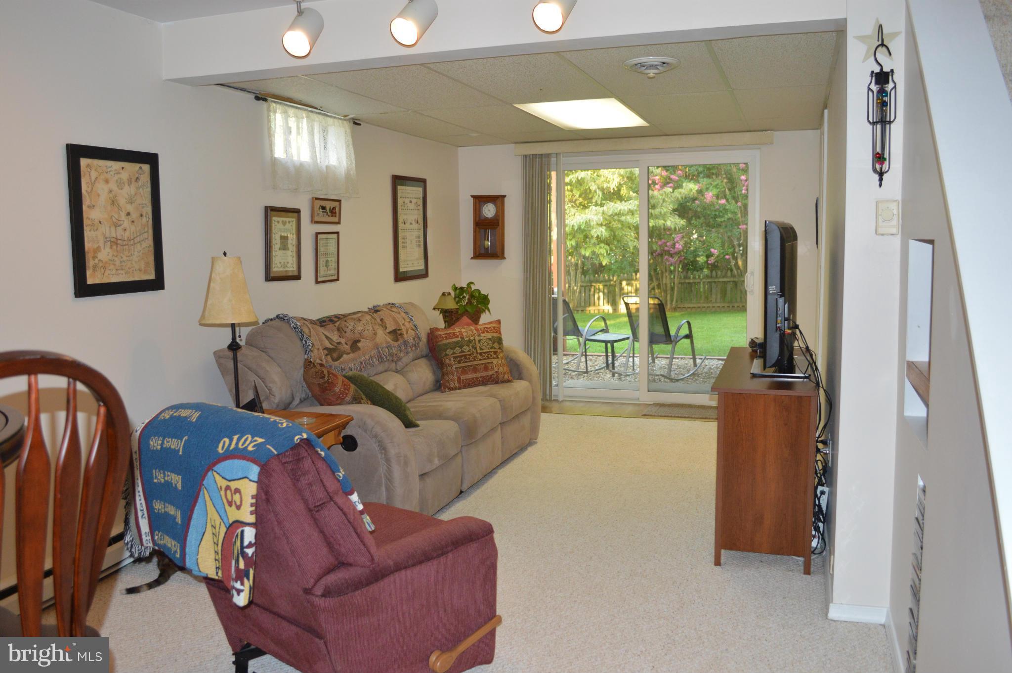 6345 Piney Ridge Drive Eldersburg, MD 21784 - Photo 16 of 30 Family Room