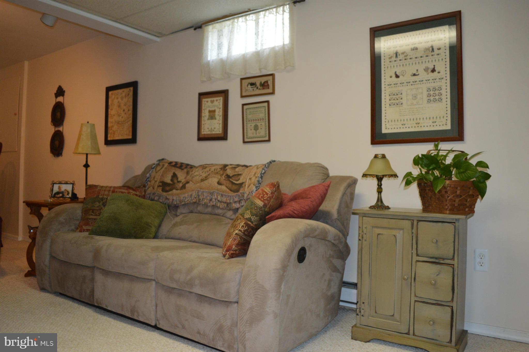 6345 Piney Ridge Drive Eldersburg, MD 21784 - Photo 17 of 30 Family Room