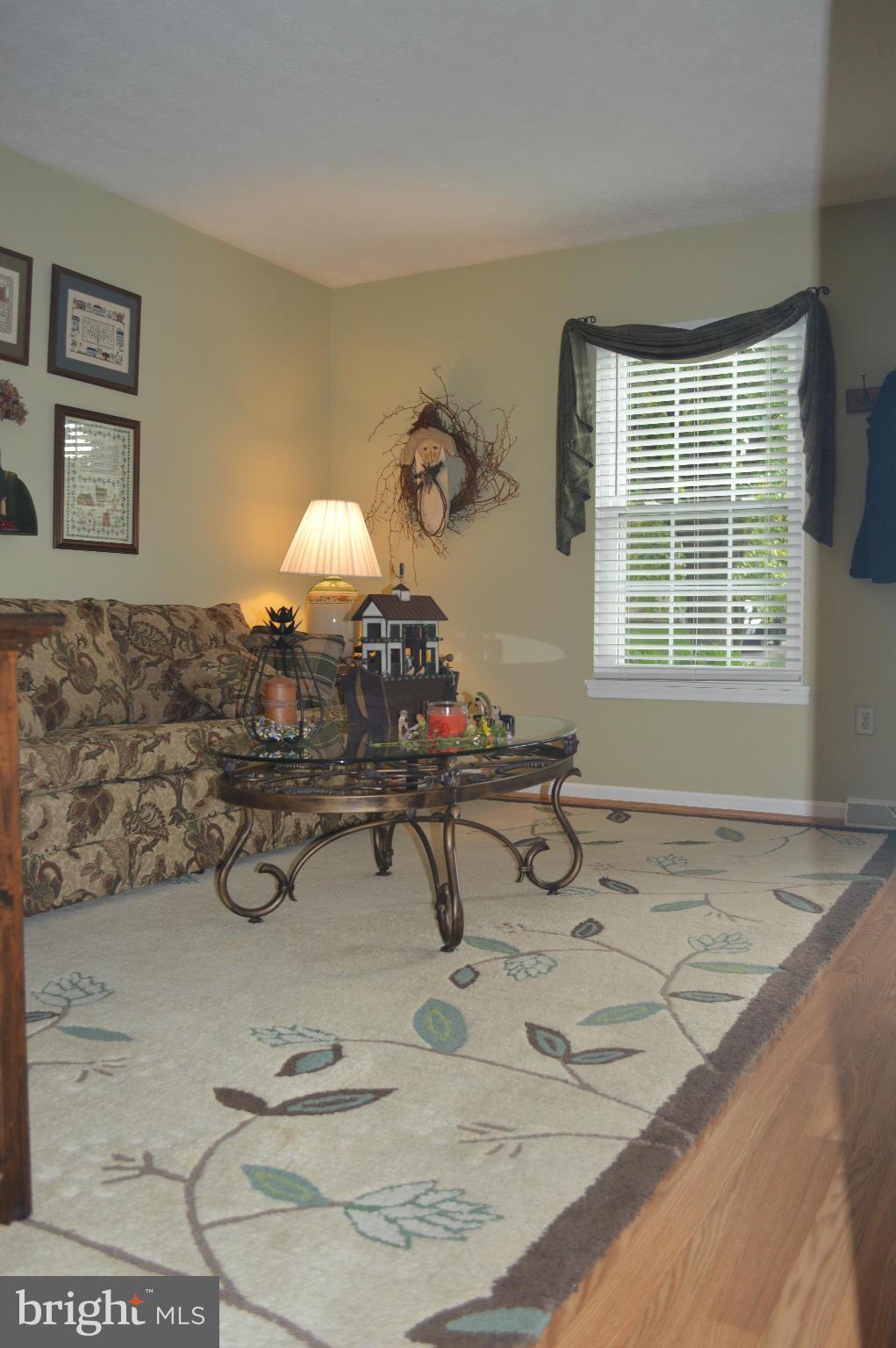 6345 Piney Ridge Drive Eldersburg, MD 21784 - Photo 7 of 30 Living Room