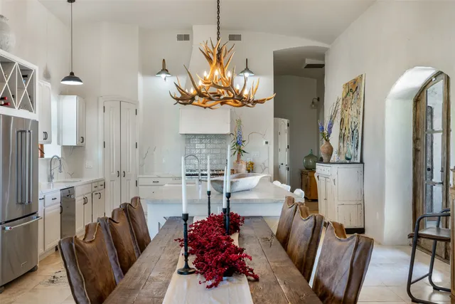 $2,995,000 | 139 Blossom Hill Road, Round Top, TX 78954