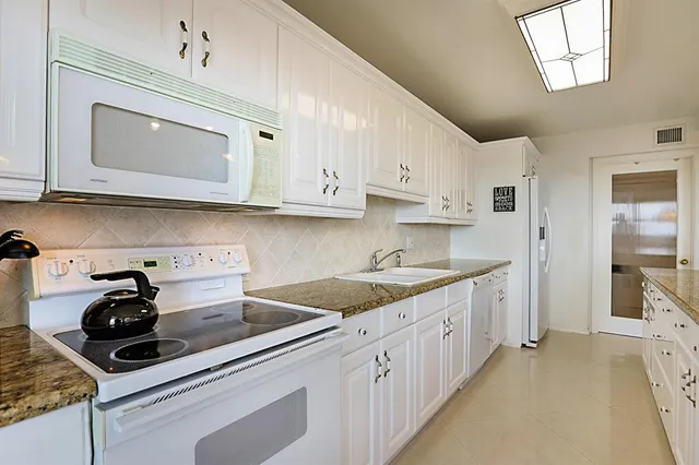 $710,000 | 4280 Galt Ocean Drive, Unit 15E, Fort Lauderdale, FL 33308