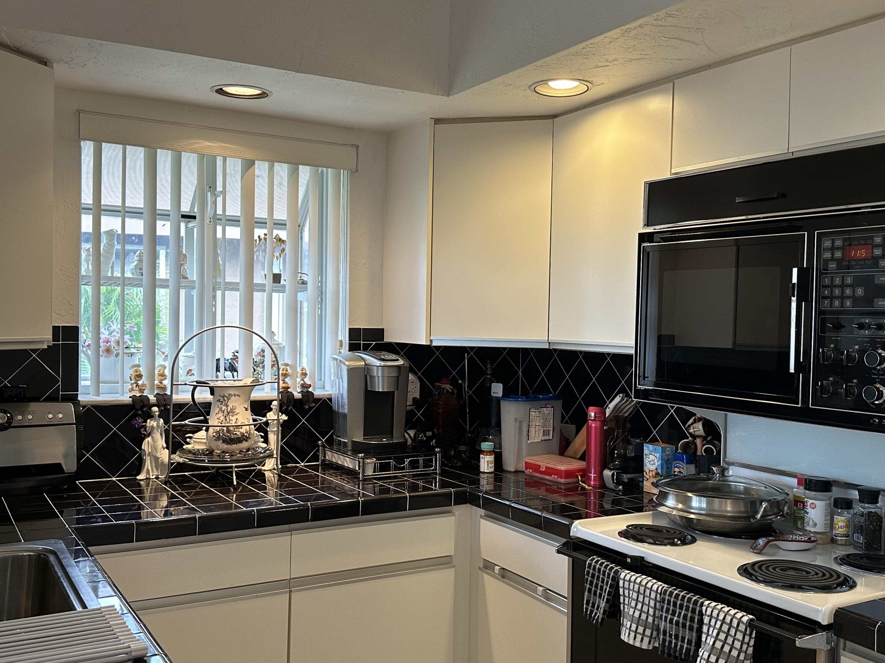 10940 Ladera Lane, Unit C Boca Raton, FL 33498 - Photo 6 of 26 Kitchen