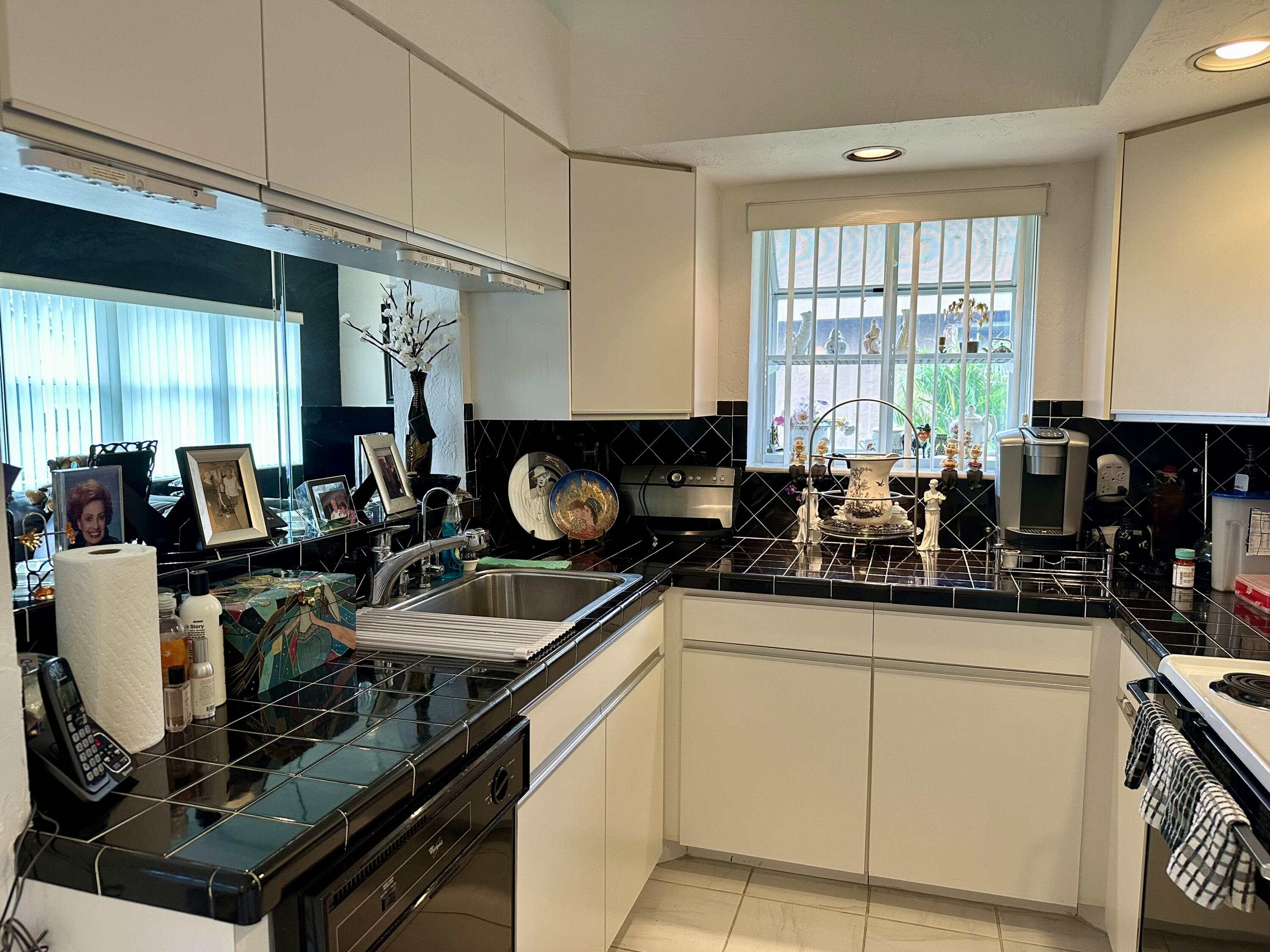 10940 Ladera Lane, Unit C Boca Raton, FL 33498 - Photo 7 of 26 Kitchen