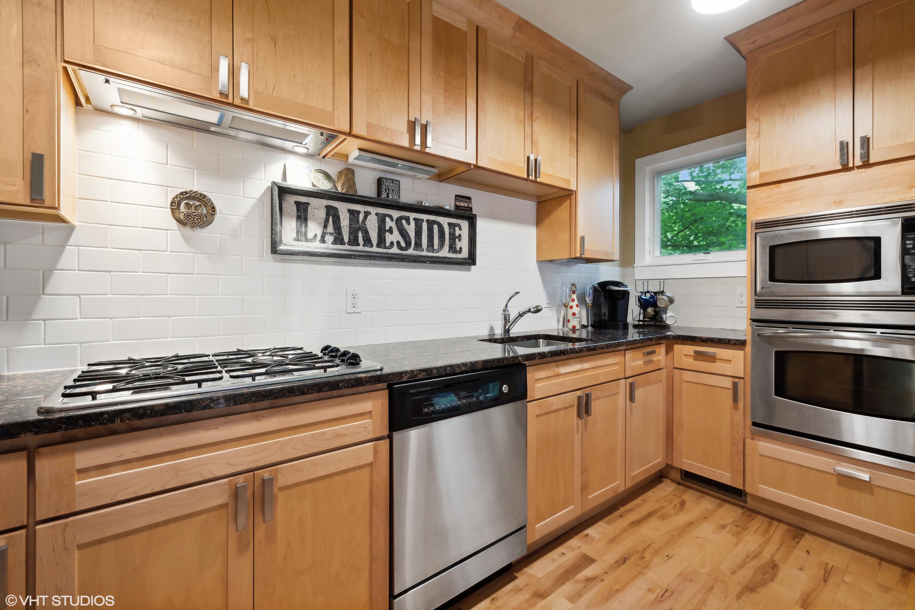 14904 Lakeside Road Lakeside, MI 49116 - Photo 6 of 16 04_14904LakesideRd_177002_Kitchen_HiRes