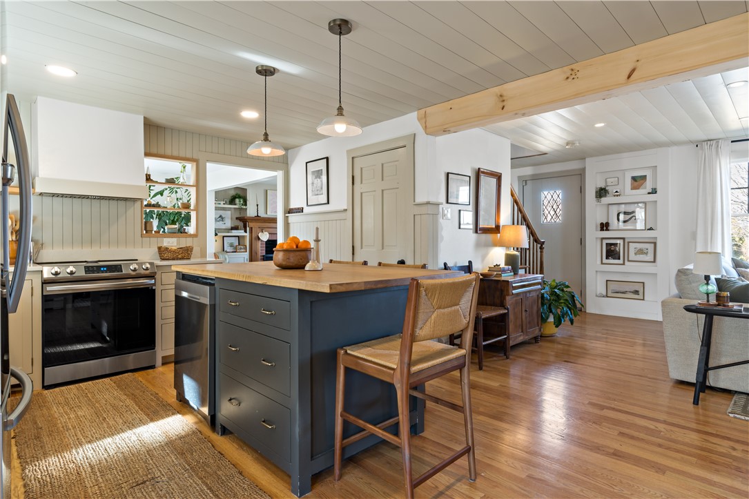 11 Stuart Street Warren, RI 02885 - Photo 2 of 33