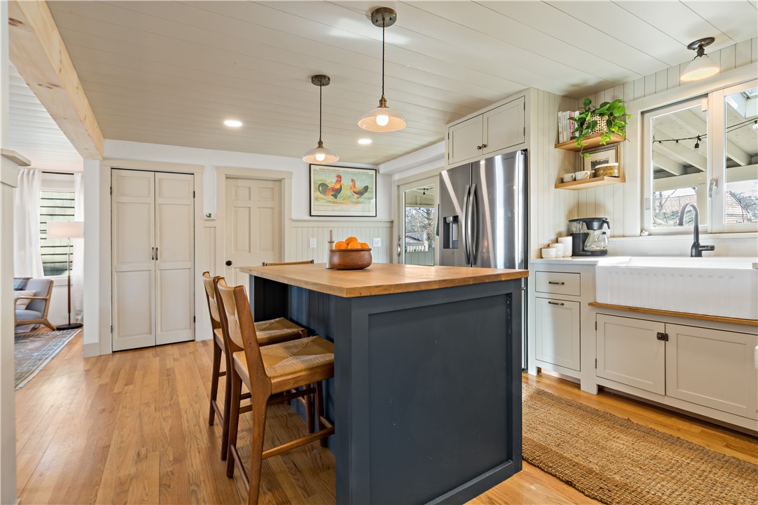 11 Stuart Street Warren, RI 02885 - Photo 8 of 33