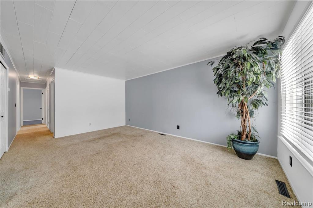 5151 Brobeck Street Flint, MI 48532 - Photo 4 of 22
