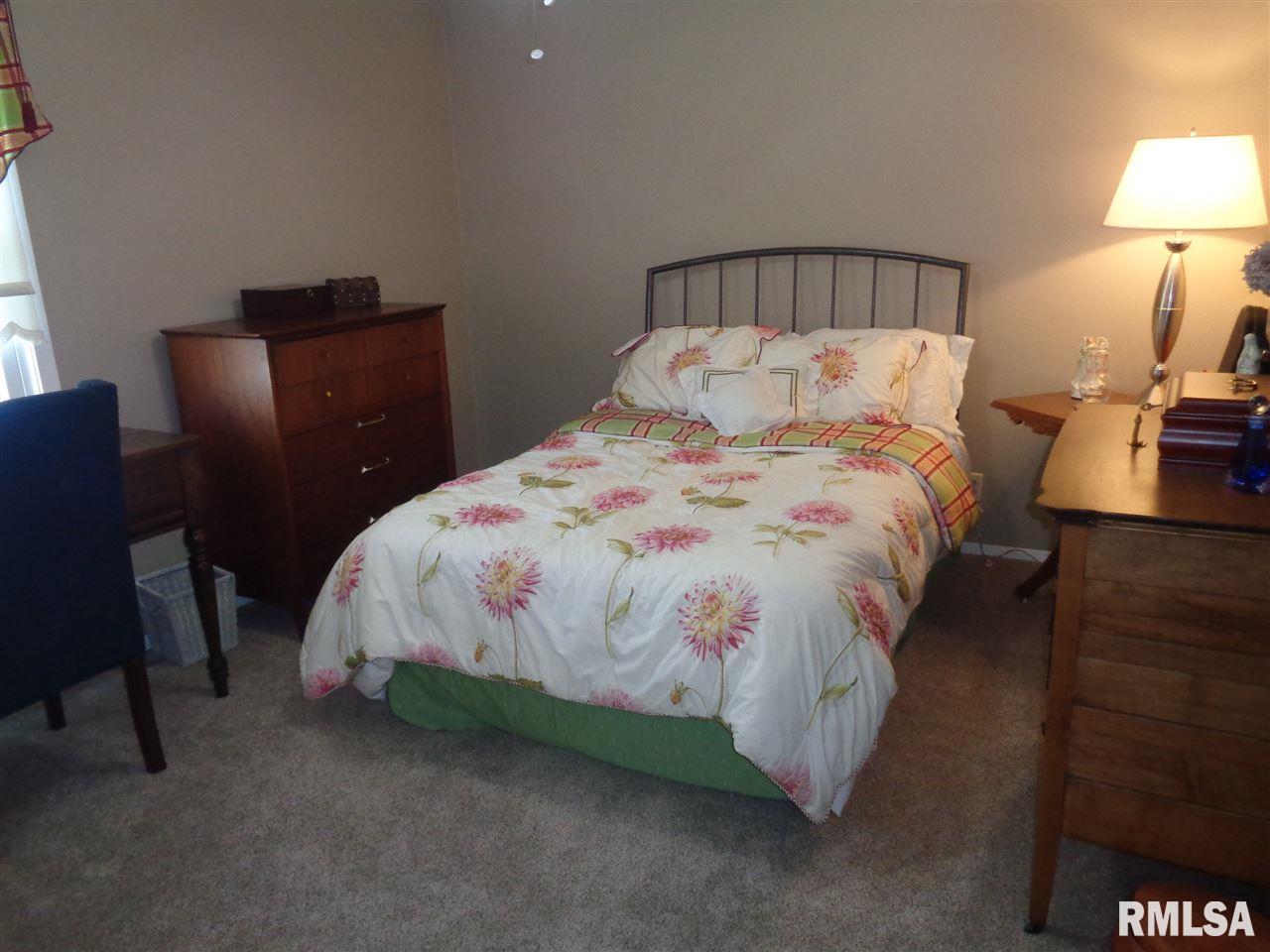 1425 West Queens Court Road Peoria, IL 61614 - Photo 11 of 25 Gallery Image 11