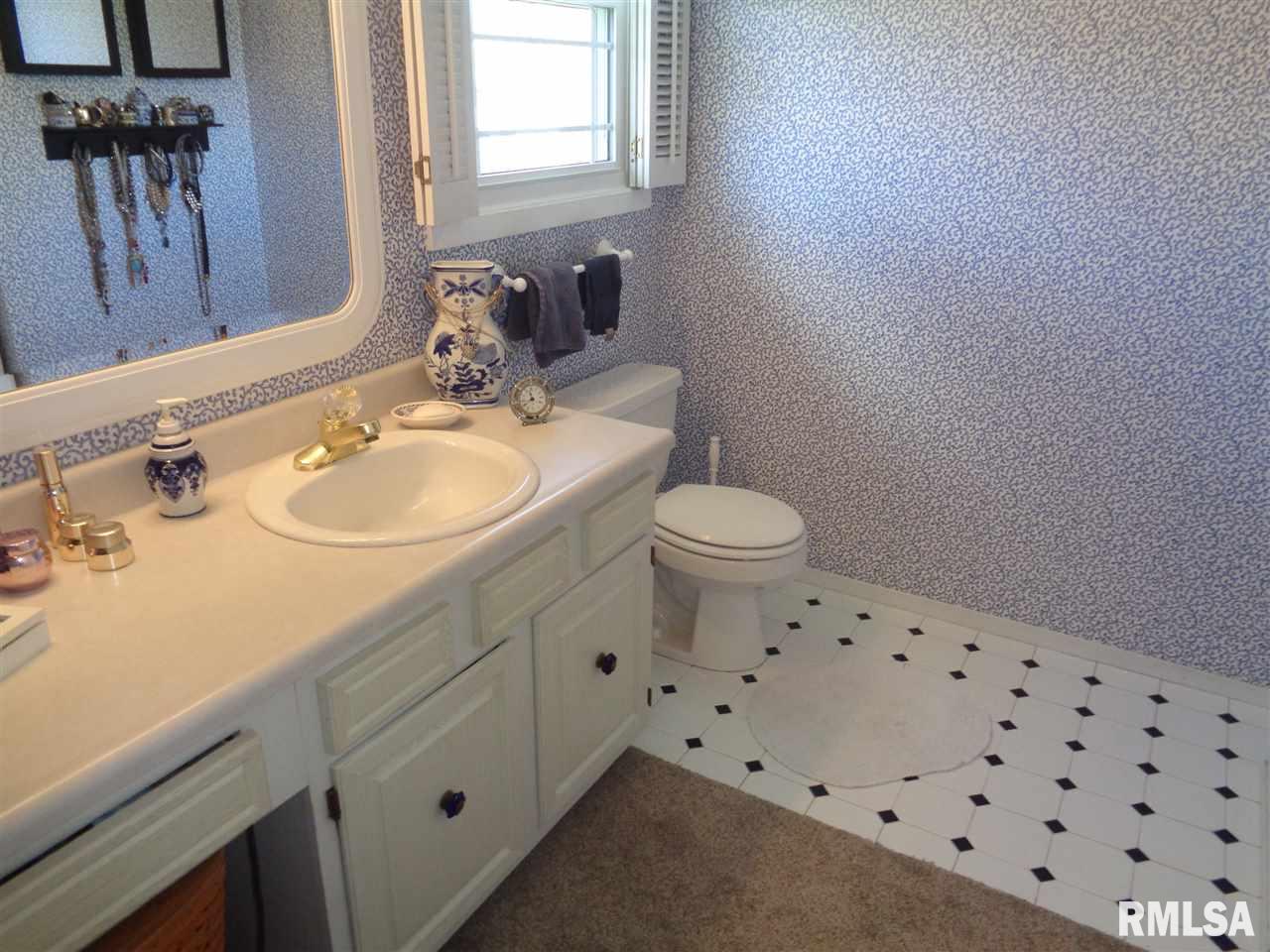 1425 West Queens Court Road Peoria, IL 61614 - Photo 14 of 25 Gallery Image 14