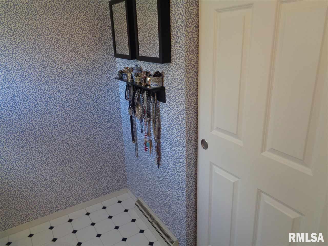 1425 West Queens Court Road Peoria, IL 61614 - Photo 15 of 25 Gallery Image 15