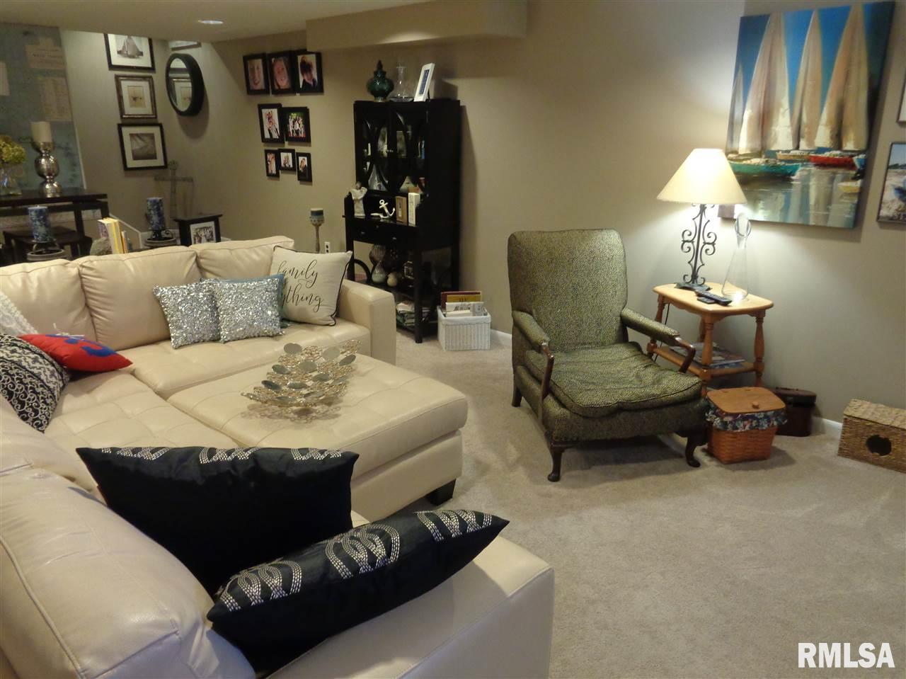 1425 West Queens Court Road Peoria, IL 61614 - Photo 17 of 25 Gallery Image 17