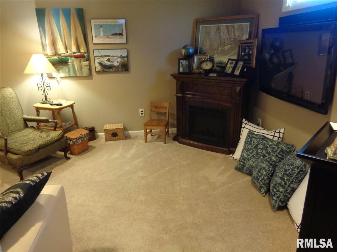 1425 West Queens Court Road Peoria, IL 61614 - Photo 18 of 25 Gallery Image 18