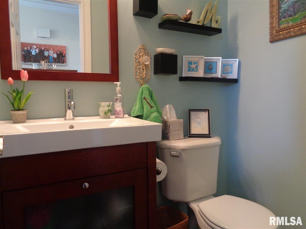 1425 West Queens Court Road Peoria, IL 61614 - Photo 8 of 25 Gallery Image 8