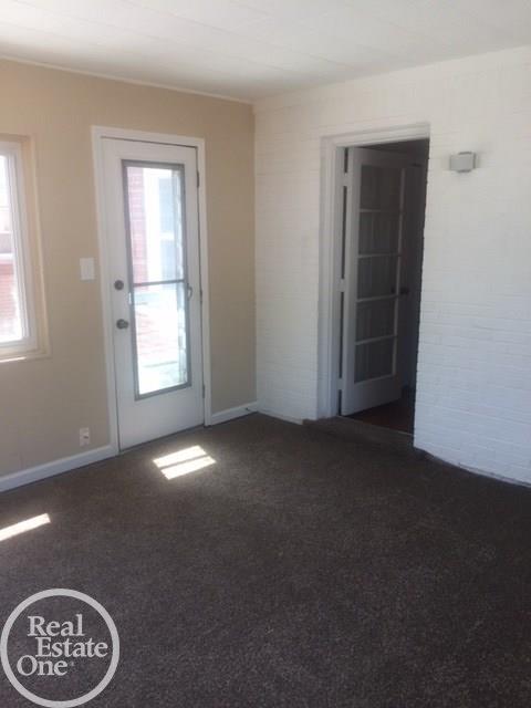 1830 Newcastle Road Grosse Pointe Woods, MI 48236 - Photo 14 of 27