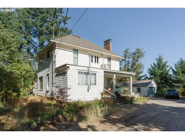 a view of a house with a backyard