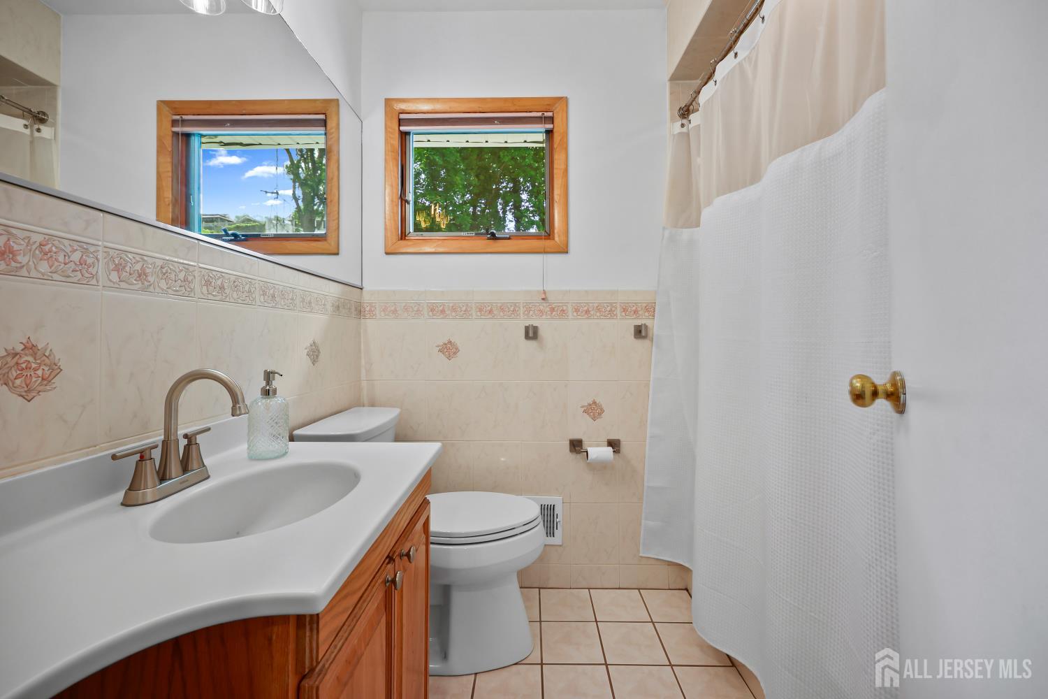 16 Venus Road South Amboy, NJ 08879 - Photo 15 of 31